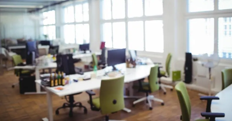 O absentismo é um dos fenômenos laborais com maior impacto nas empresas (Imagem: peoplecreations | Freepik)
