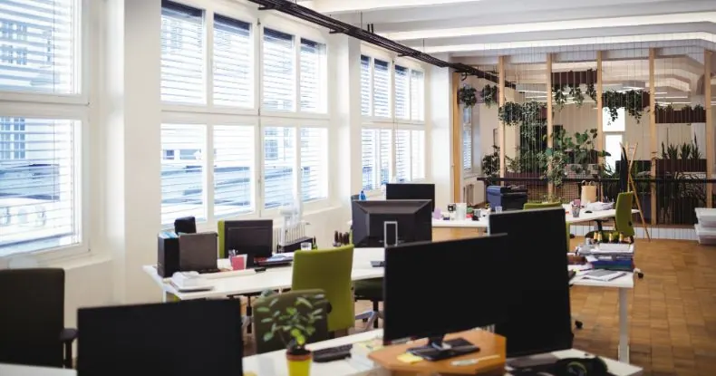 A Norma da Ergonomia contribui com ações que melhorem as condições de trabalho (Imagem: peoplecreations | Freepik)