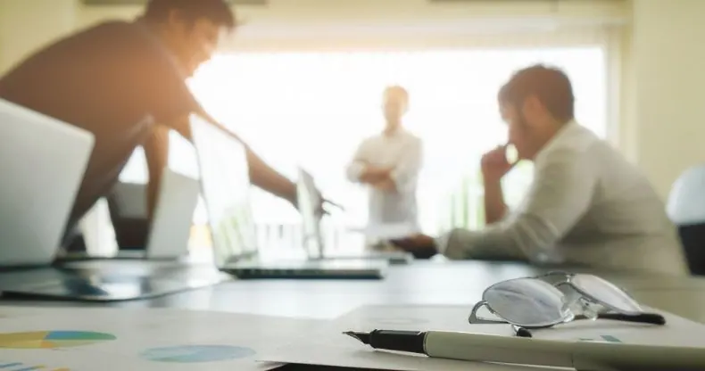 A falta de motivação é uma das principais causas do absenteísmo no trabalho (Imagem de mindandi |Freepik)