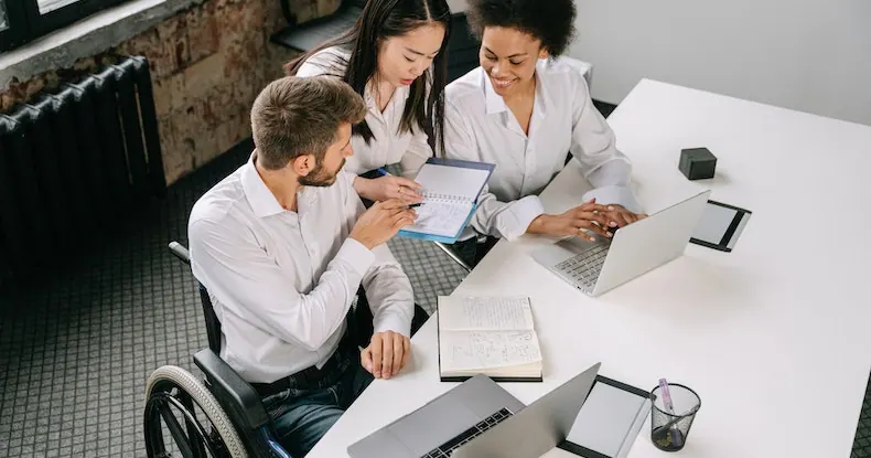 Esforços das empresas em DEI têm diminuído, diz pesquisa
