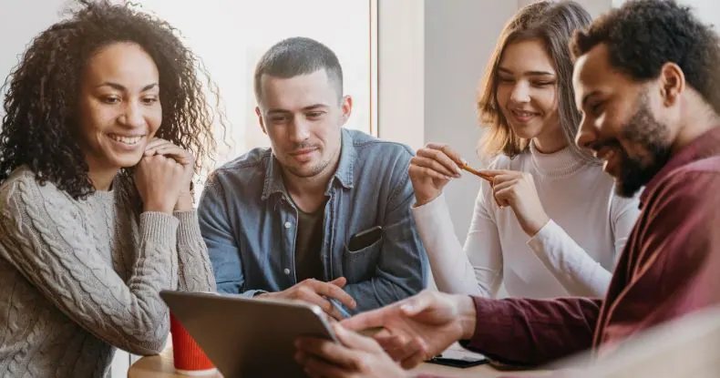 8 em cada 10 pessoas seriam mais produtivas na semana de 4 dias