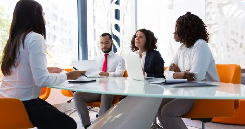 4 em 10 recrutadores mentem para candidatos em processo seletivo