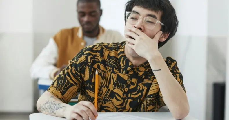 Queda no engajamento escolar entre jovens gera preocupações