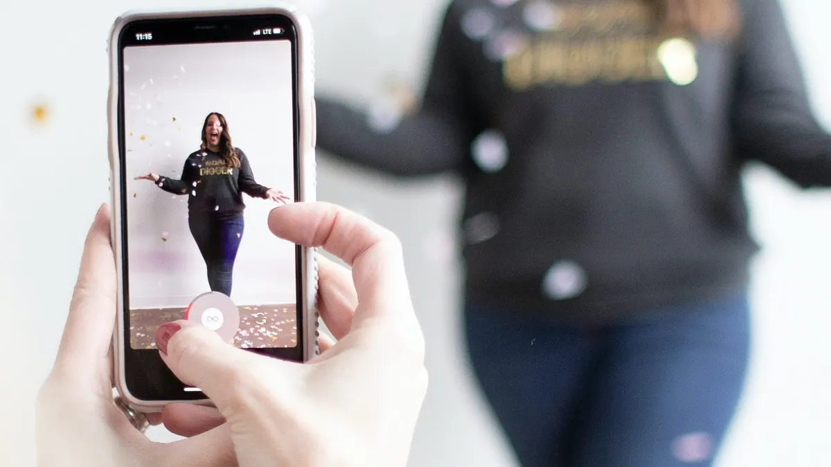 Marcas de junk food crescem entre jovens no TikTok