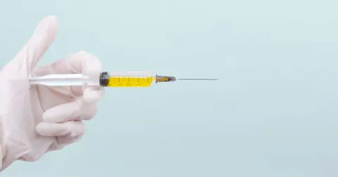 Nos EUA, tem gente falsificando cartão de vacina contra a covid-19