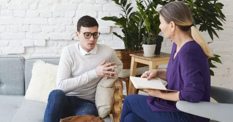 Por apoio à saúde mental, esse banco vai pagar terapia para pais e irmãos dos funcionários