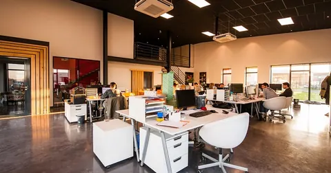 Empresa demite funcionários que atuavam como freelancers para concorrentes