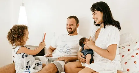 Número de empresas que oferecem licença parental cai nos EUA