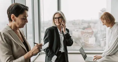 Reino Unido nega licença de trabalho para mulheres em menopausa