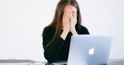 Trabalhadores remotos e híbridos têm mais sintomas de ansiedade