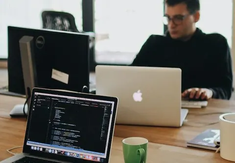 Não há fórmula mágica para trabalho híbrido, dizem especialistas