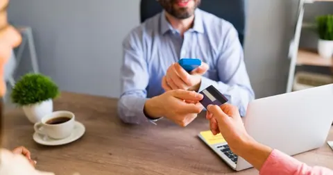 Focada em PMEs, startup lança cartão de benefícios flexíveis