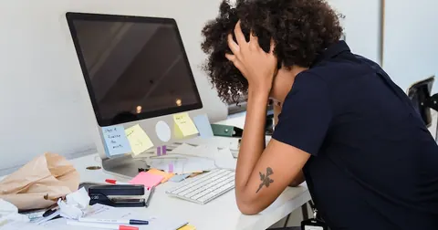 34% dos trabalhadores relatam piora na saúde mental, diz pesquisa