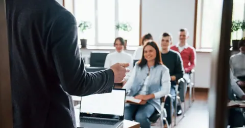 Empresas de TI capacitam funcionários para evitar contratação