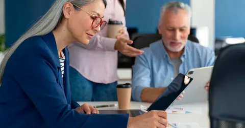 Número de trabalhadores 55+ sobe, mas empresas não estão preparadas