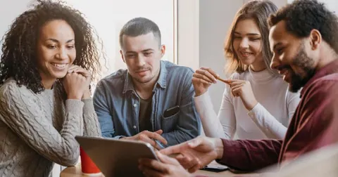 8 em cada 10 pessoas seriam mais produtivas na semana de 4 dias