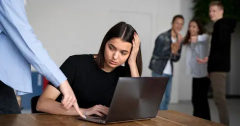 75% dos profissionais se sentem excluídos no trabalho