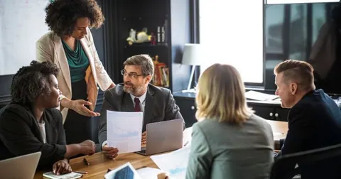 80% dos trabalhadores sentem ansiedade com reuniões diárias