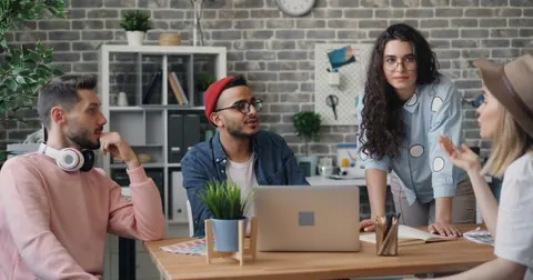 Millenials e geração Z querem levar conversas difíceis para o trabalho