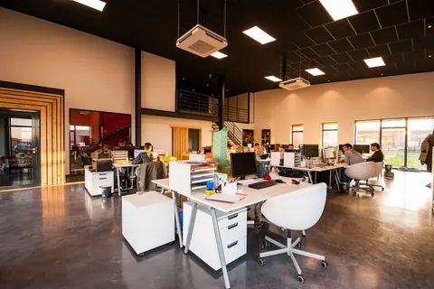 Empresa demite funcionários que atuavam como freelancers para concorrentes