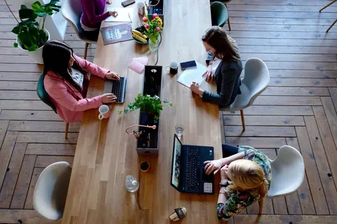 Fim do trabalho remoto ou híbrido pode levar a onda de demissões