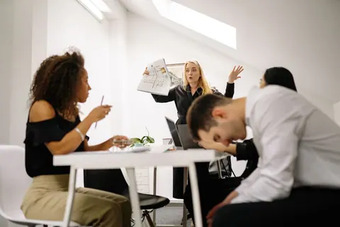 O que faz um colega de trabalho ser horrível? Pesquisa responde