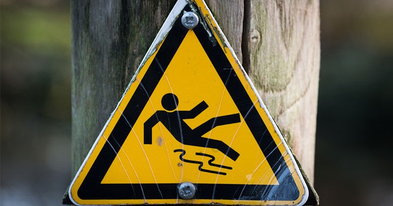 Cair da escada a caminho do home office é acidente de trabalho, segundo justiça alemã