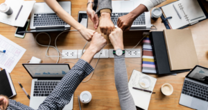 Gestão de pessoas: respeito e valorização das características únicas de cada um no ambiente profissional.