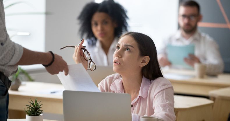 Na estreia da Think Work Class, a professora Angela Lucas criticou os critérios mais utilizados na escolha para a liderança nas empresas.