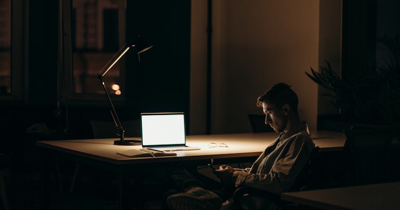 Lideranças têm se sentindo solitárias no trabalho híbrido