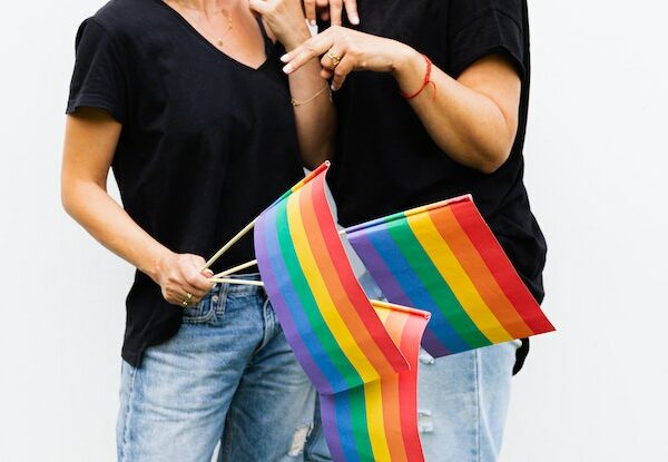 45% acreditam que falar sobre ser LGBTQ+ prejudica carreira