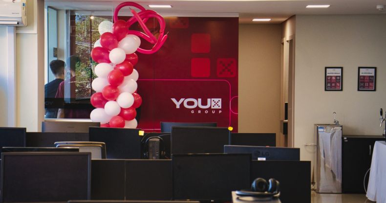 Case YouX People View