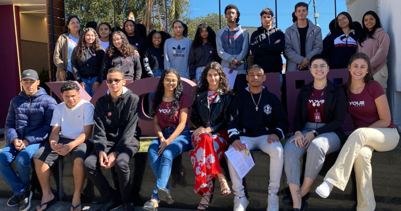 Capacitação tecnológica: YouX Group desenvolve jovens do ensino médio